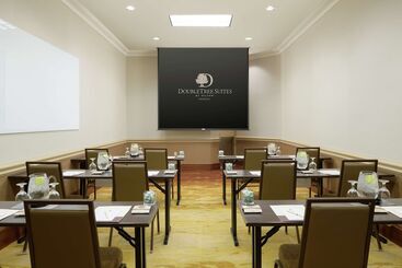 هتل Doubletree Suites By Hilton Phoenix