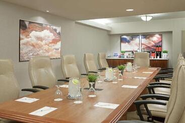 هتل Doubletree Suites By Hilton Phoenix