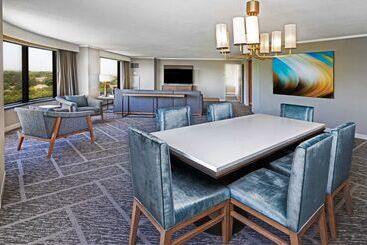 هتل Doubletree By Hilton Tulsa   Warren Place