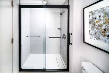 هتل Doubletree By Hilton Tulsa Warren Place