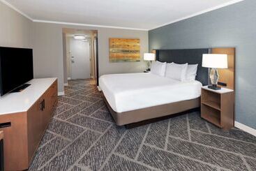 هتل Doubletree By Hilton Tulsa   Warren Place