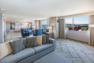 هتل Doubletree By Hilton Tulsa Downtown