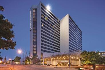 هتل Doubletree By Hilton Tulsa Downtown