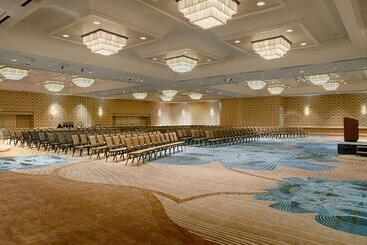هتل Doubletree By Hilton Tulsa Downtown