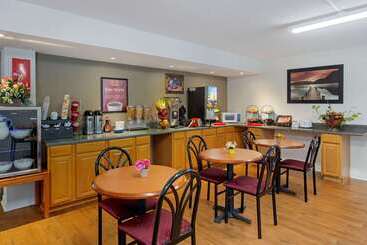 هتل Econo Lodge & Suites Southern Pines