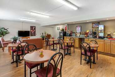 هتل Econo Lodge & Suites Southern Pines
