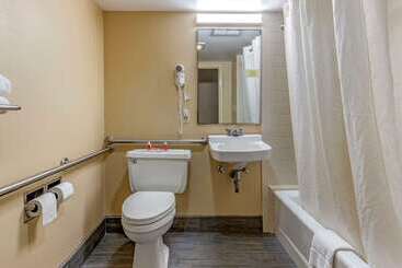 هتل Econo Lodge & Suites Southern Pines