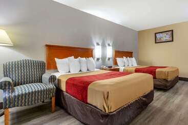 هتل Econo Lodge & Suites Southern Pines
