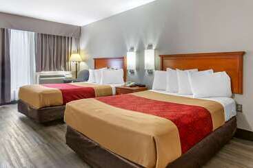 هتل Econo Lodge & Suites Southern Pines