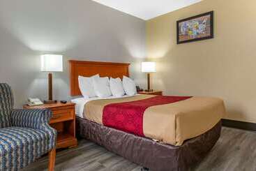 هتل Econo Lodge & Suites Southern Pines