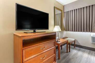 هتل Econo Lodge & Suites Southern Pines