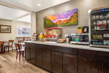 هتل Econo Lodge Inn & Suites Durango