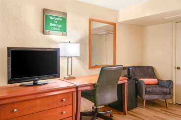 هتل Econo Lodge Inn & Suites Durango