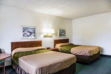 فندق Econo Lodge North