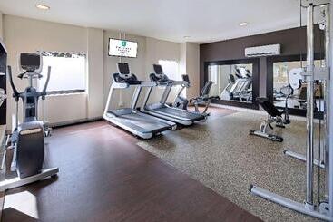 هتل Embassy Suites By Hilton Anaheim North