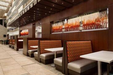 هتل Embassy Suites By Hilton Atlanta Airport