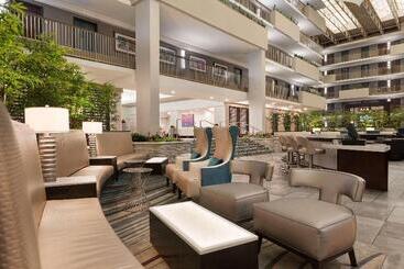 هتل Embassy Suites By Hilton Atlanta Airport