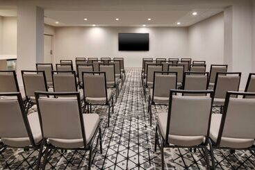 هتل Embassy Suites By Hilton Atlanta Perimeter Center