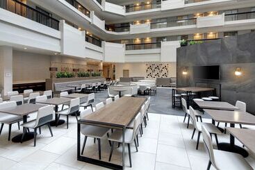 هتل Embassy Suites By Hilton Atlanta Perimeter Center