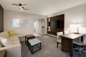 هتل Embassy Suites By Hilton Atlanta Perimeter Center