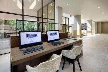 هتل Embassy Suites By Hilton Atlanta Perimeter Center