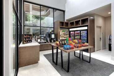 هتل Embassy Suites By Hilton Atlanta Perimeter Center