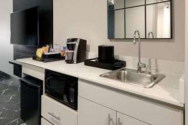 هتل Embassy Suites By Hilton Atlanta Perimeter Center