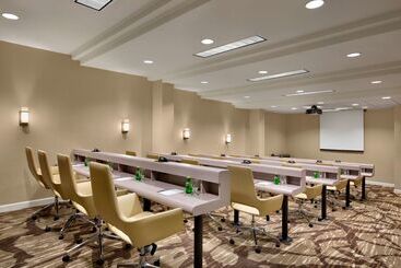 هتل Embassy Suites By Hilton Austin Downtown South Congress