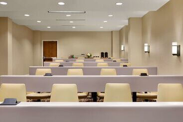 هتل Embassy Suites By Hilton Austin Downtown South Congress