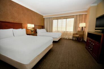 هتل Embassy Suites By Hilton Austin Downtown South Congress