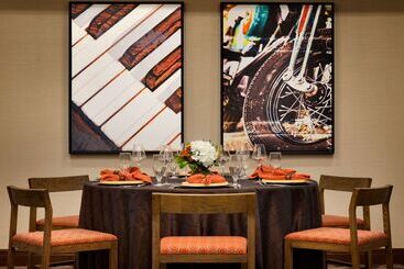 هتل Embassy Suites By Hilton Austin Downtown South Congress