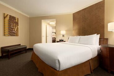 هتل Embassy Suites By Hilton Austin Downtown South Congress