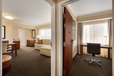 هتل Embassy Suites By Hilton Austin Downtown South Congress
