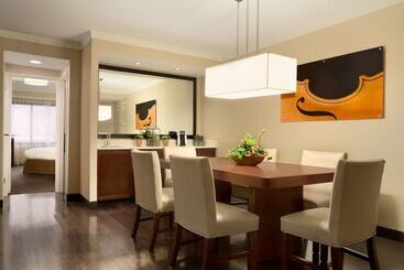 هتل Embassy Suites By Hilton Austin Downtown South Congress