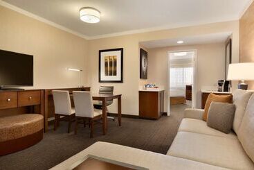 هتل Embassy Suites By Hilton Austin Downtown South Congress