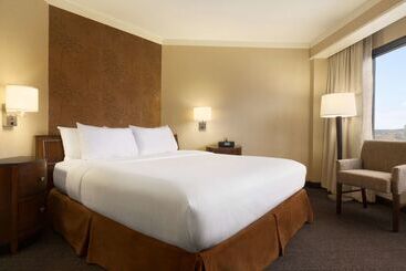 هتل Embassy Suites By Hilton Austin Downtown South Congress