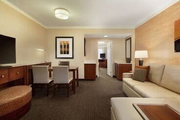 هتل Embassy Suites By Hilton Austin Downtown South Congress