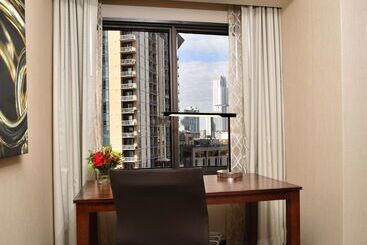 هتل Embassy Suites By Hilton Austin Downtown South Congress
