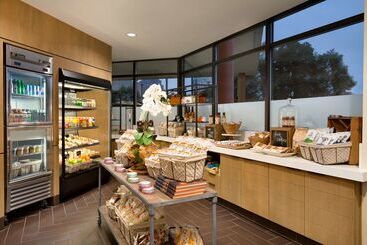 هتل Embassy Suites By Hilton Austin Downtown South Congress
