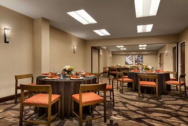 هتل Embassy Suites By Hilton Austin Downtown South Congress
