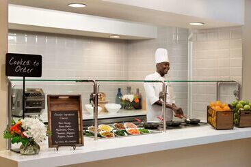 هتل Embassy Suites By Hilton Austin Downtown South Congress