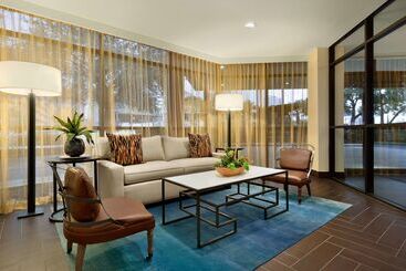 هتل Embassy Suites By Hilton Austin Downtown South Congress