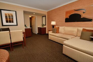 هتل Embassy Suites By Hilton Austin Downtown South Congress