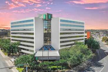هتل Embassy Suites By Hilton Austin Downtown South Congress
