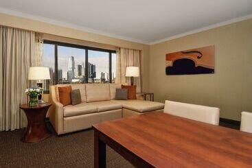 هتل Embassy Suites By Hilton Austin Downtown South Congress