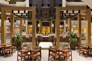 هتل Embassy Suites By Hilton Austin Downtown South Congress