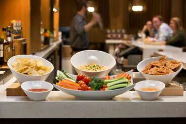 هتل Embassy Suites By Hilton Austin Downtown South Congress