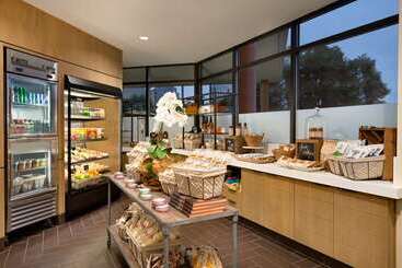 هتل Embassy Suites By Hilton Austin Downtown South Congress