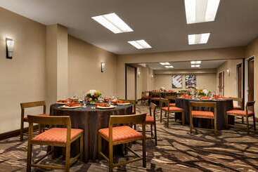 هتل Embassy Suites By Hilton Austin Downtown South Congress
