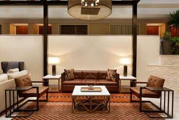 هتل Embassy Suites By Hilton Austin Downtown South Congress